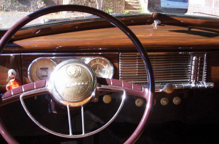 Панель приборов Packard Standard Eight Station Sedan 1950 года  (фото 6 из 18)